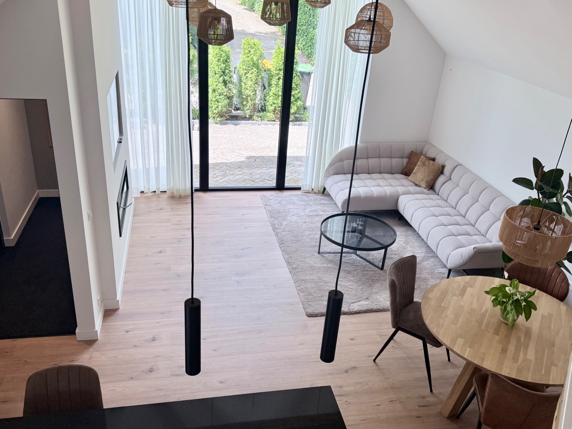 Woonkamer vanaf vide